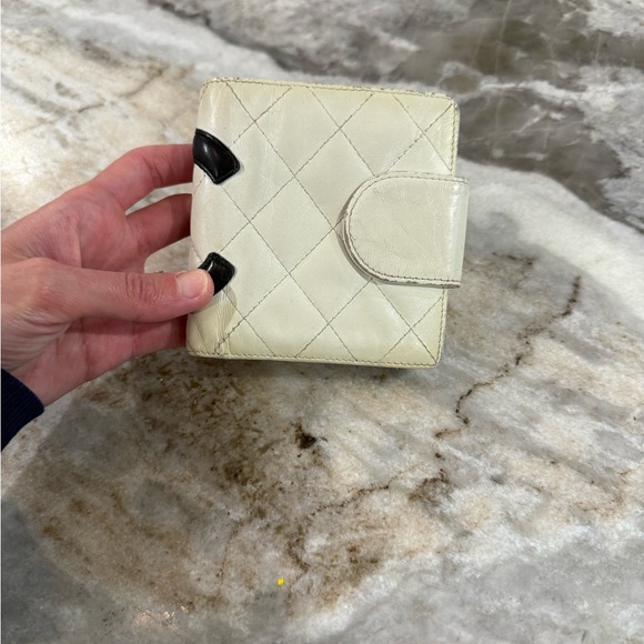 Gorgeous leather Chanel cambon bifold wallet very good condition - Picture 2 of 6